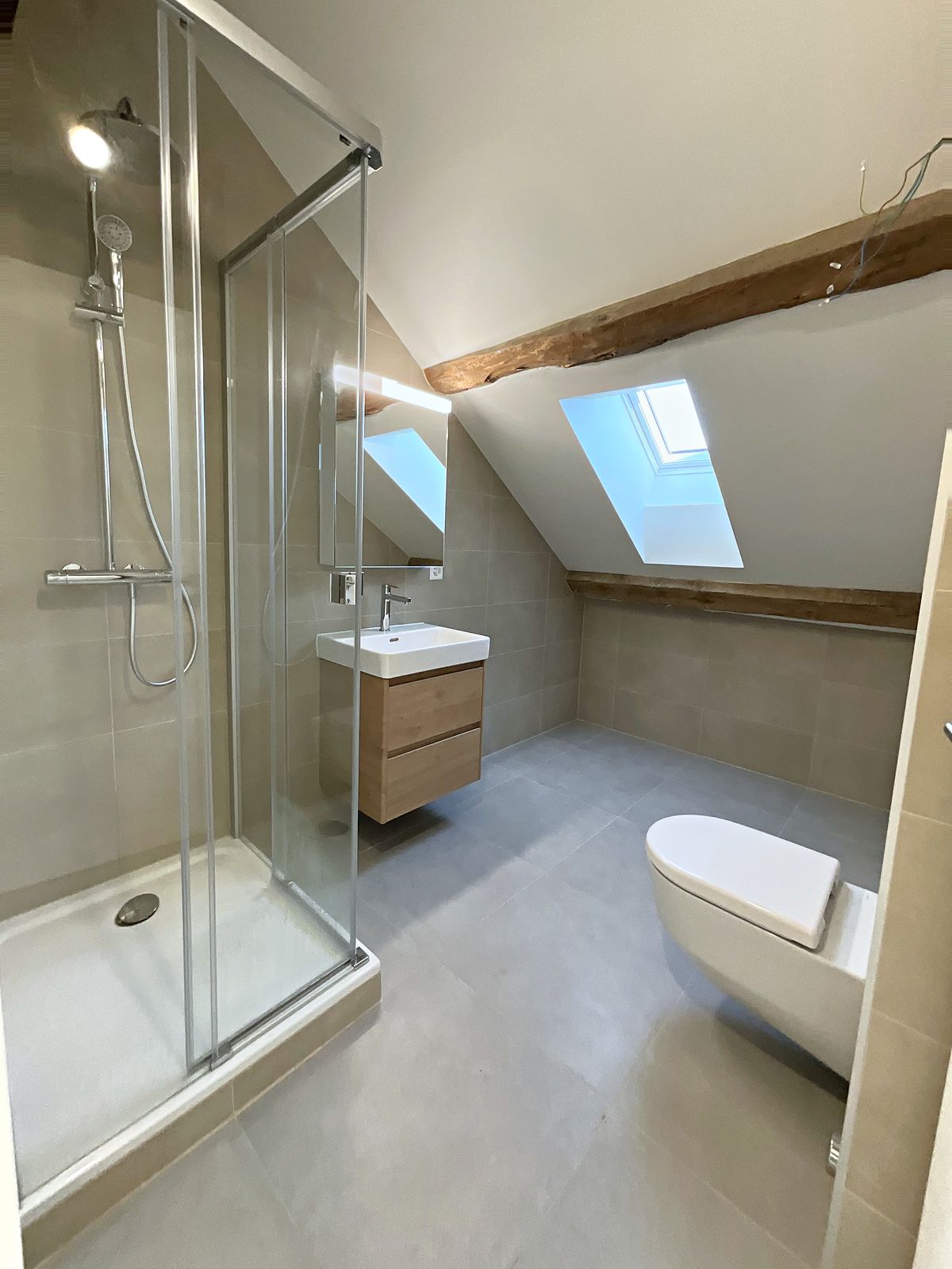 Salle de douche sous combles